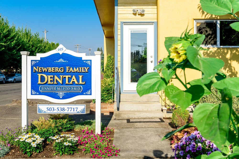 sign dentist in newberg